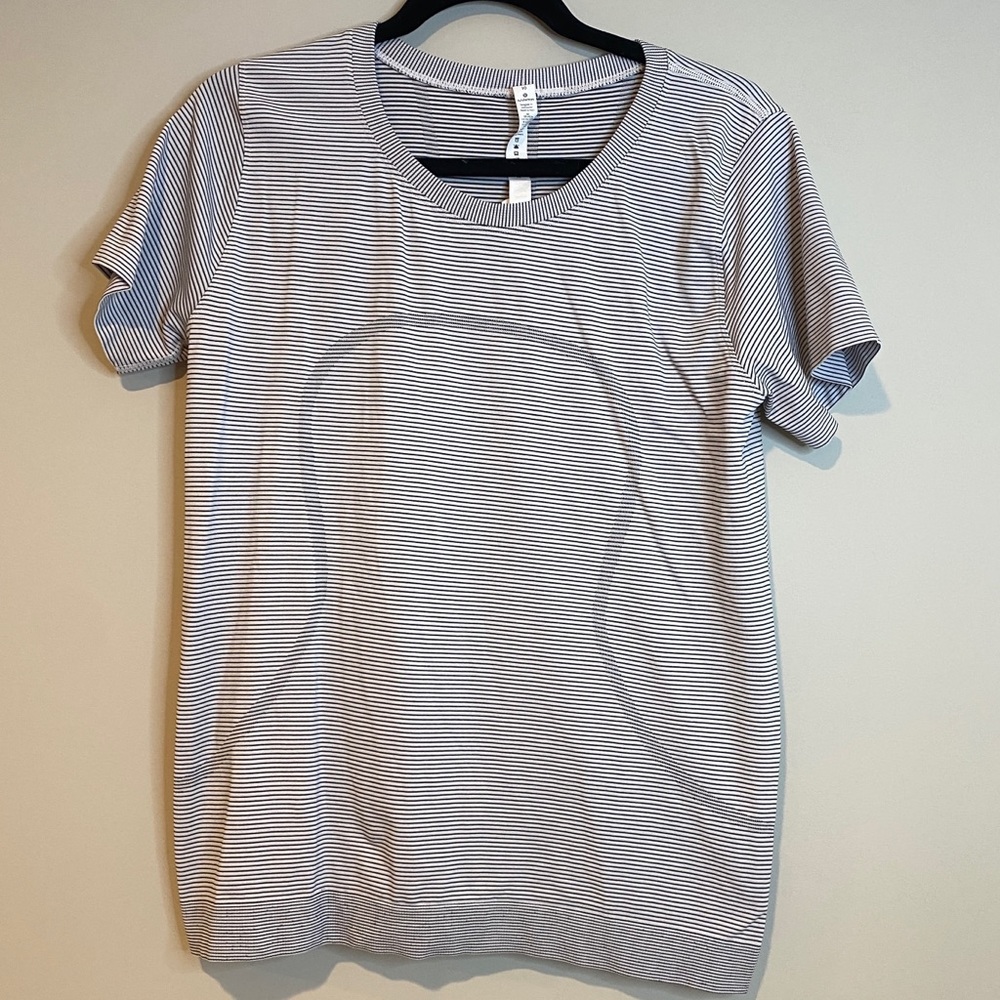 Gently Warn Lululemon Swiftly Tech Short Sleeve